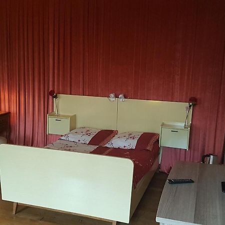 Le Point Du Jour Bed & Breakfast Revin  Eksteriør bilde