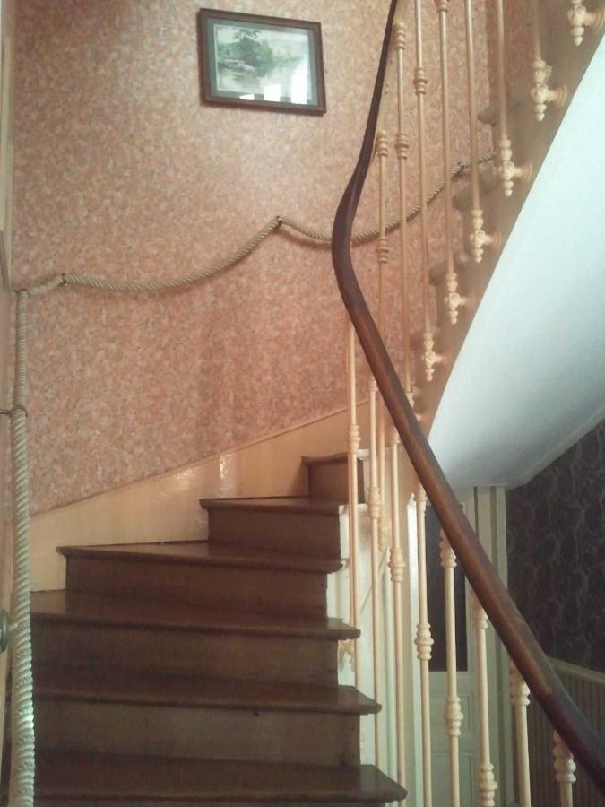 Le Point Du Jour Bed & Breakfast Revin  Eksteriør bilde